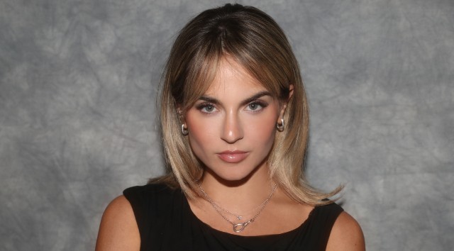 Before JoJo can step in, ‘CHESS’ is leaving (getting out): ‘So bummed’