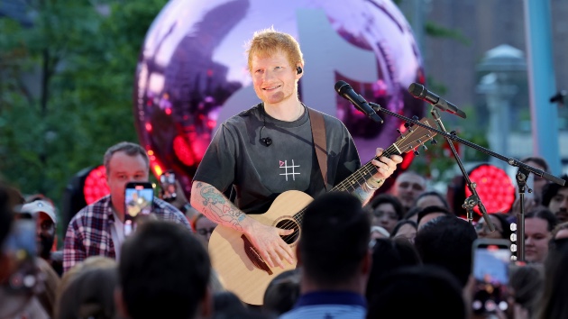 Ed Sheeran pays a visit to England’s World Cup team